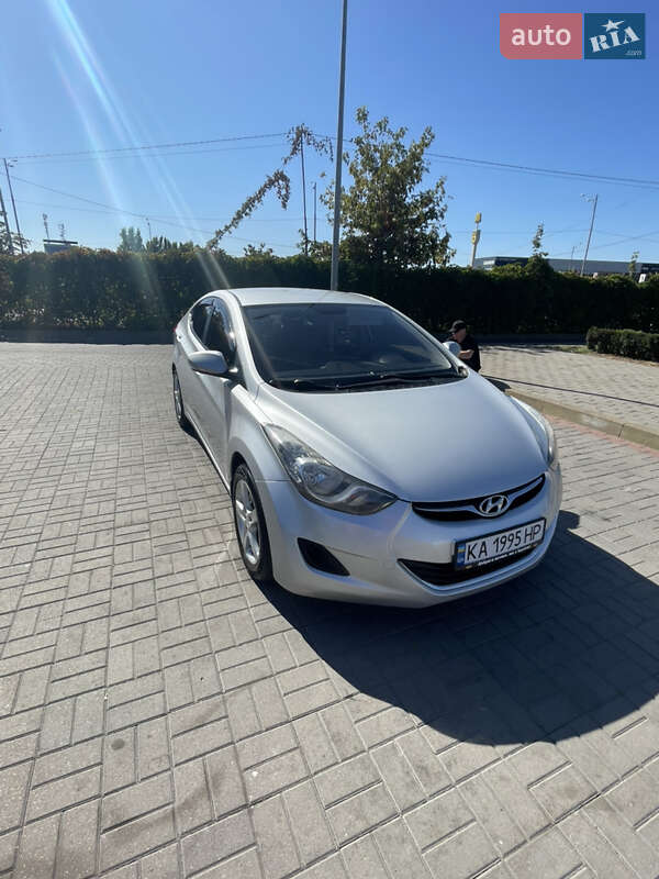 Hyundai Elantra 2011