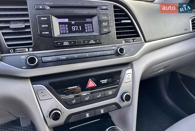 Седан Hyundai Elantra 2016 в Одессе
