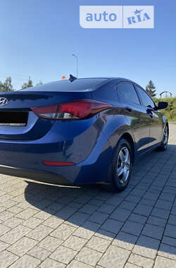 Седан Hyundai Elantra 2015 в 