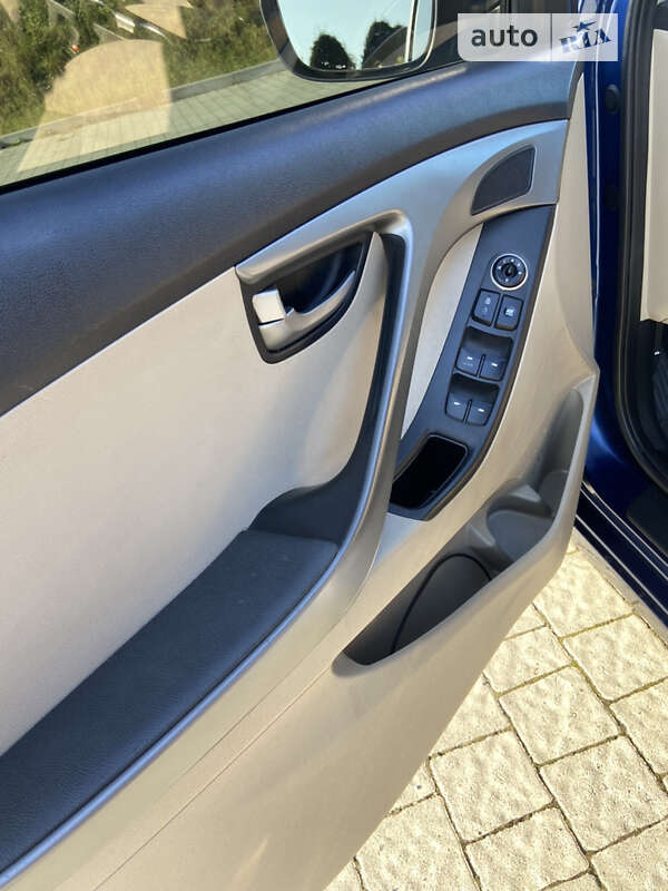 Седан Hyundai Elantra 2015 в Стрые