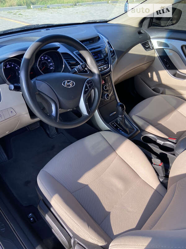 Седан Hyundai Elantra 2015 в Стрые