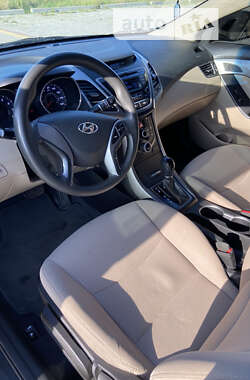 Седан Hyundai Elantra 2015 в 