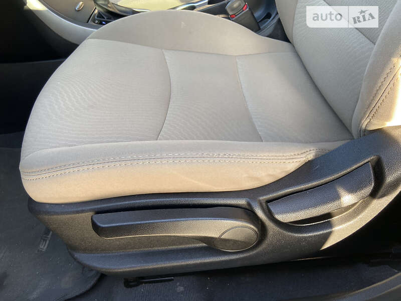 Седан Hyundai Elantra 2015 в Стрые