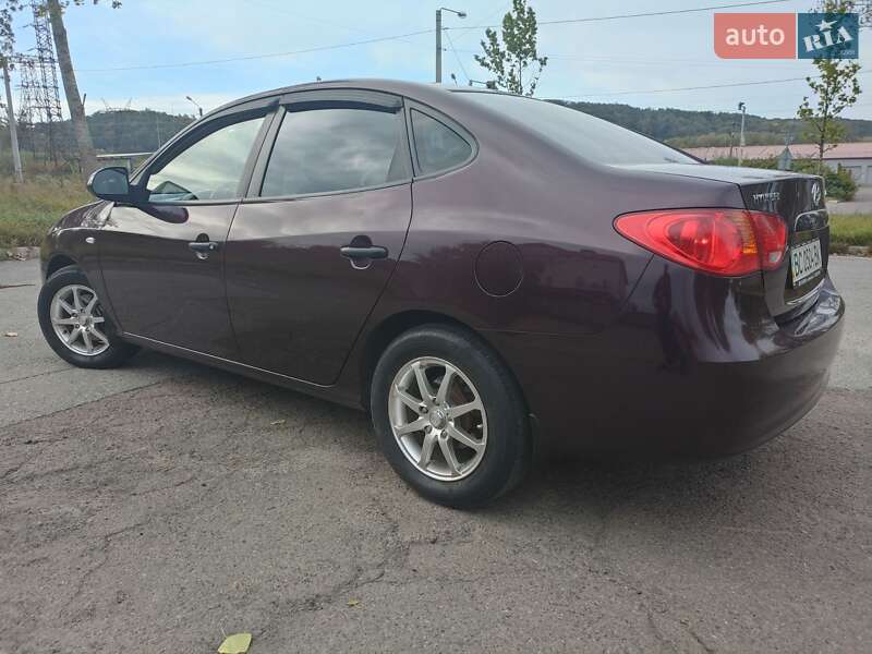 Седан Hyundai Elantra 2008 в Львові