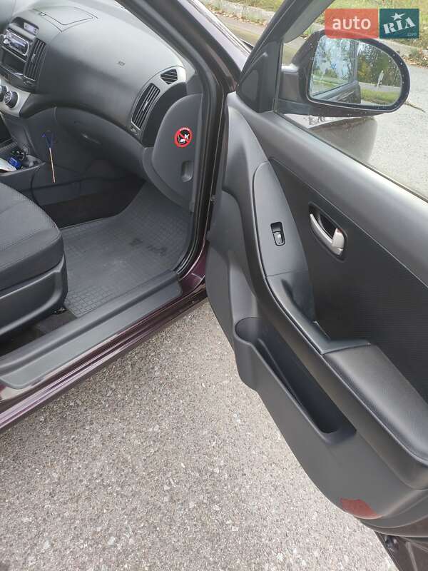 Седан Hyundai Elantra 2008 в Львові