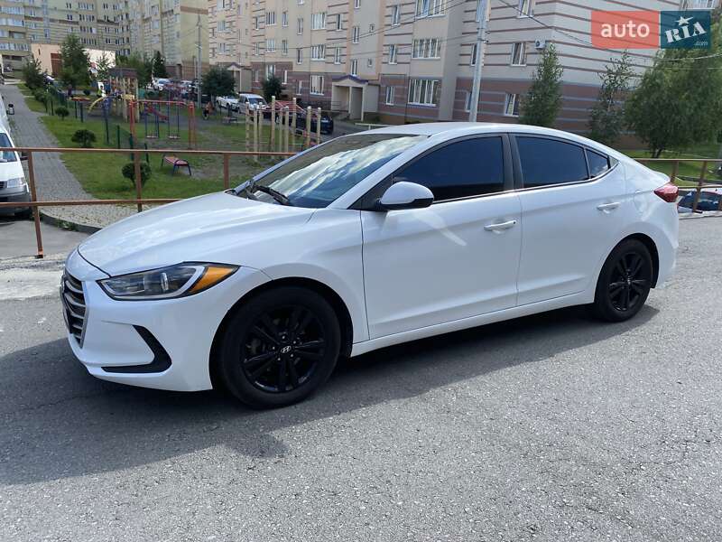 Седан Hyundai Elantra 2017 в Ровно