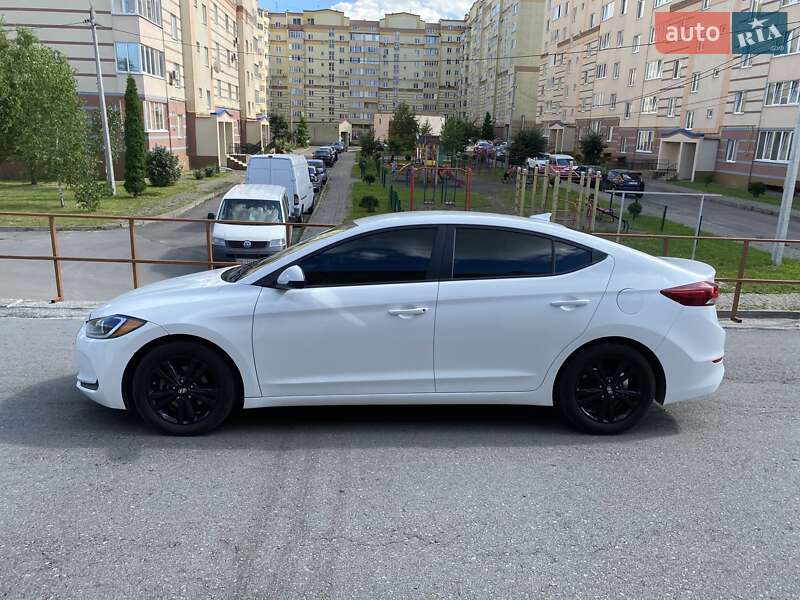 Седан Hyundai Elantra 2017 в Ровно
