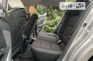 Седан Hyundai Elantra 2020 в 