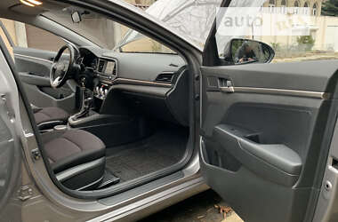 Седан Hyundai Elantra 2020 в 