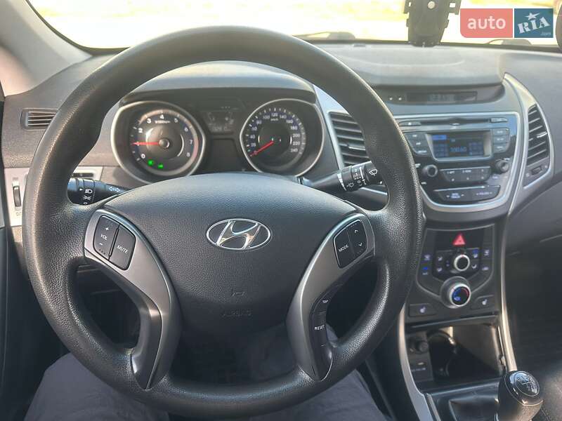 Седан Hyundai Elantra 2014 в Черновцах