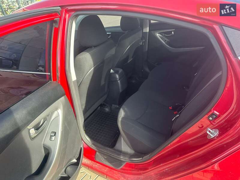 Седан Hyundai Elantra 2014 в Черновцах