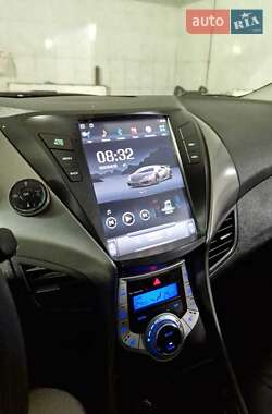 Седан Hyundai Elantra 2012 в Измаиле