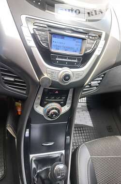 Седан Hyundai Elantra 2011 в Днепре