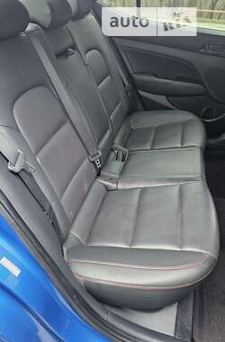 Седан Hyundai Elantra 2016 в 