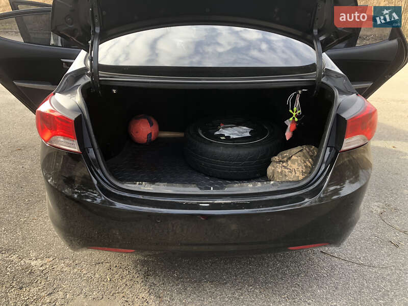 Седан Hyundai Elantra 2011 в Буче
