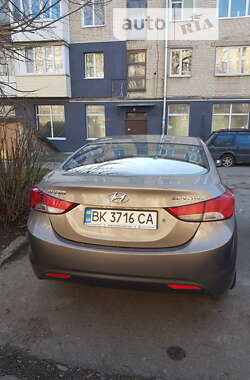 Седан Hyundai Elantra 2011 в Ровно