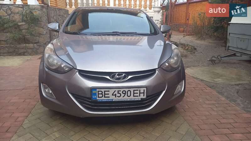 Hyundai Elantra 2012