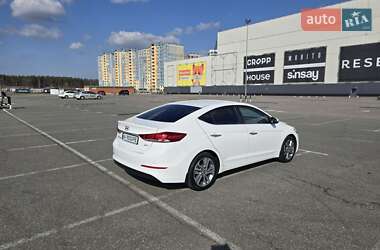 Седан Hyundai Elantra 2016 в Макарове