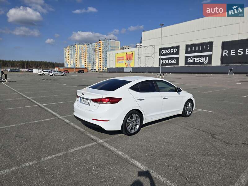Седан Hyundai Elantra 2016 в Макарове