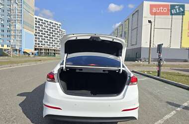 Седан Hyundai Elantra 2016 в Макарове