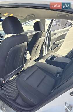 Седан Hyundai Elantra 2016 в Макарове