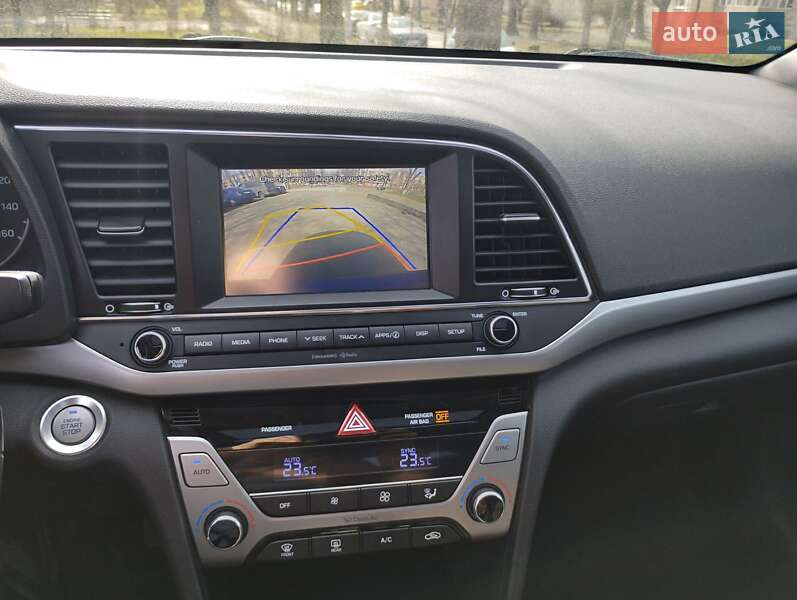 Седан Hyundai Elantra 2016 в Киеве