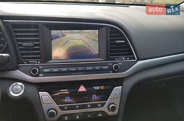 Седан Hyundai Elantra 2016 в 