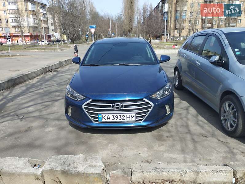 Седан Hyundai Elantra 2016 в Киеве
