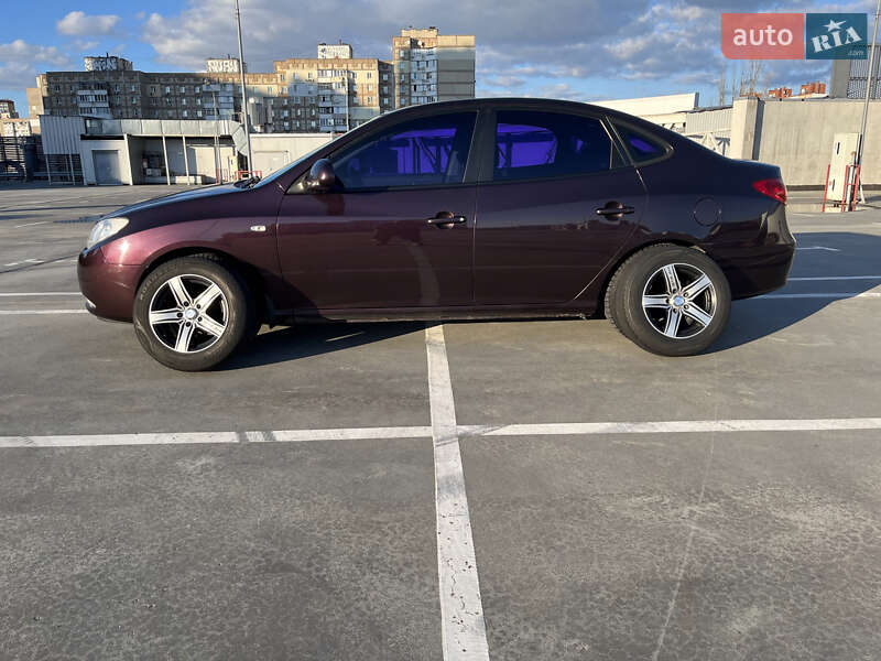 Седан Hyundai Elantra 2008 в Киеве