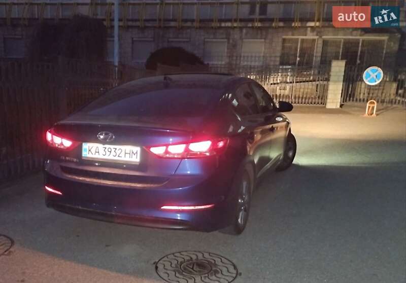 Седан Hyundai Elantra 2016 в Киеве