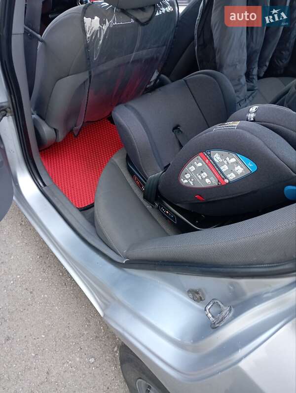 Седан Hyundai Elantra 2003 в Кременчуге