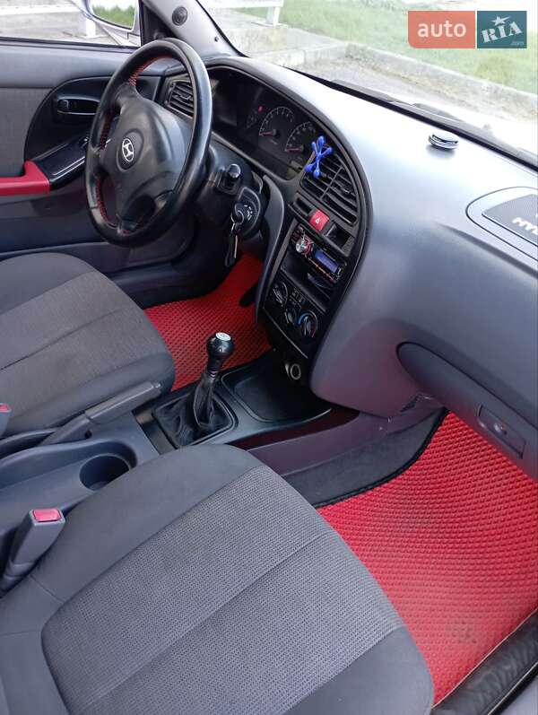 Седан Hyundai Elantra 2003 в Кременчуге