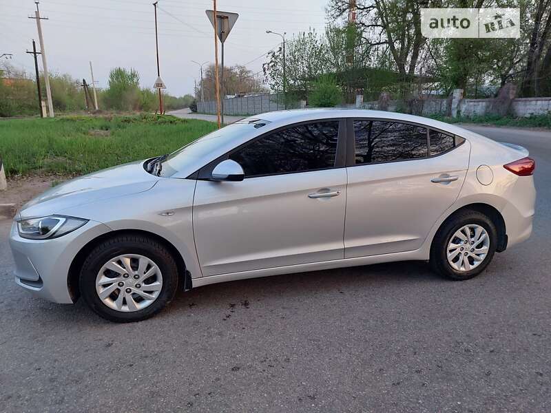 Седан Hyundai Elantra 2017 в Дніпрі