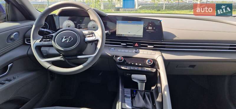 Седан Hyundai Elantra 2023 в Днепре