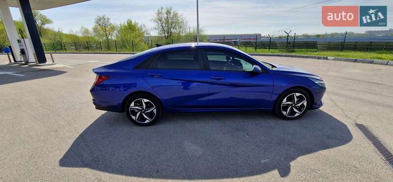 Седан Hyundai Elantra 2023 в Днепре