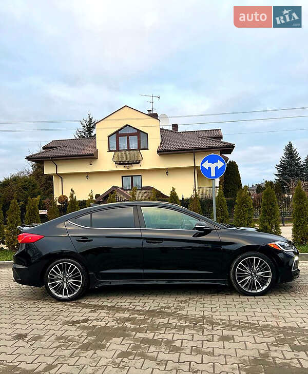 Седан Hyundai Elantra 2017 в Киеве