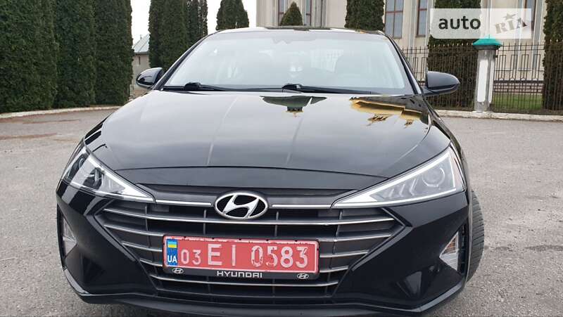 Седан Hyundai Elantra 2018 в Дубні