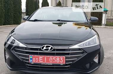 Седан Hyundai Elantra 2018 в Дубні