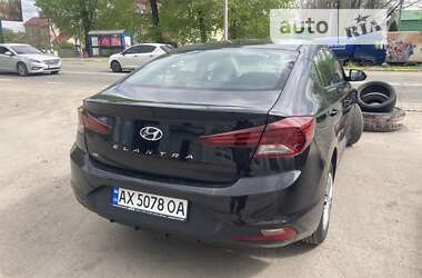 Седан Hyundai Elantra 2019 в Києві