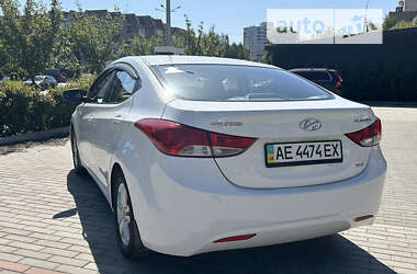 Седан Hyundai Elantra 2012 в Ужгороді
