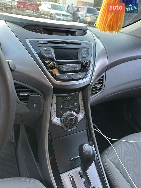 Седан Hyundai Elantra 2014 в Днепре