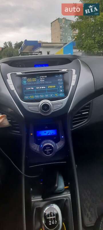 Седан Hyundai Elantra 2013 в Черновцах