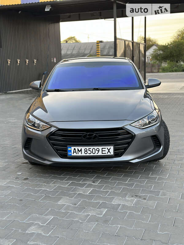 Седан Hyundai Elantra 2016 в Звягеле