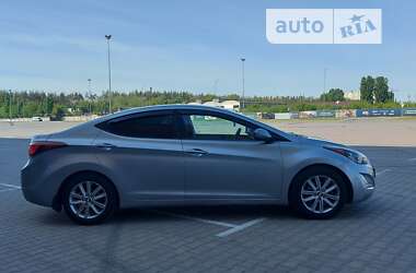 Седан Hyundai Elantra 2015 в Киеве