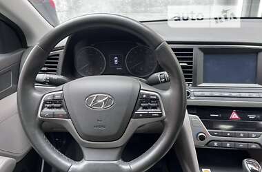 Седан Hyundai Elantra 2016 в Ирпене