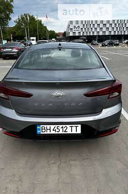 Седан Hyundai Elantra 2019 в Одессе