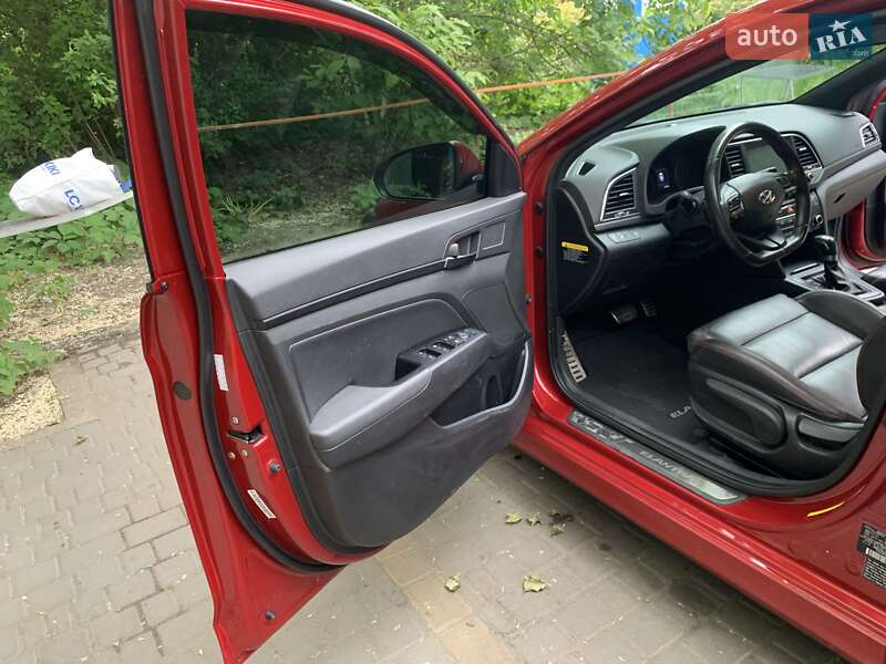 Седан Hyundai Elantra 2017 в Одессе