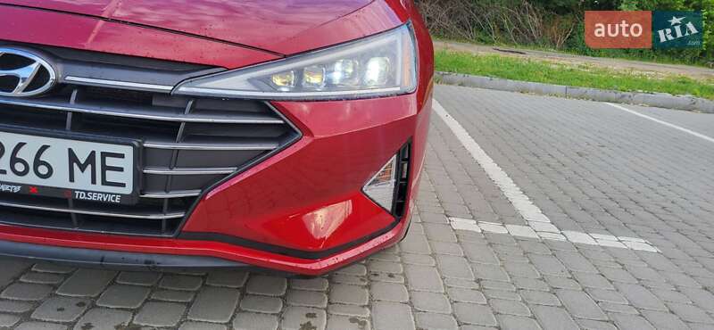 Седан Hyundai Elantra 2018 в Киеве