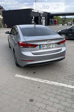 Седан Hyundai Elantra 2016 в Львові
