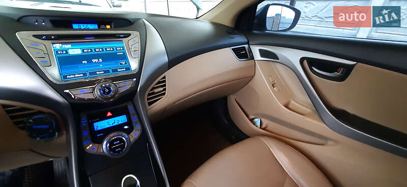 Седан Hyundai Elantra 2012 в Вороновиці